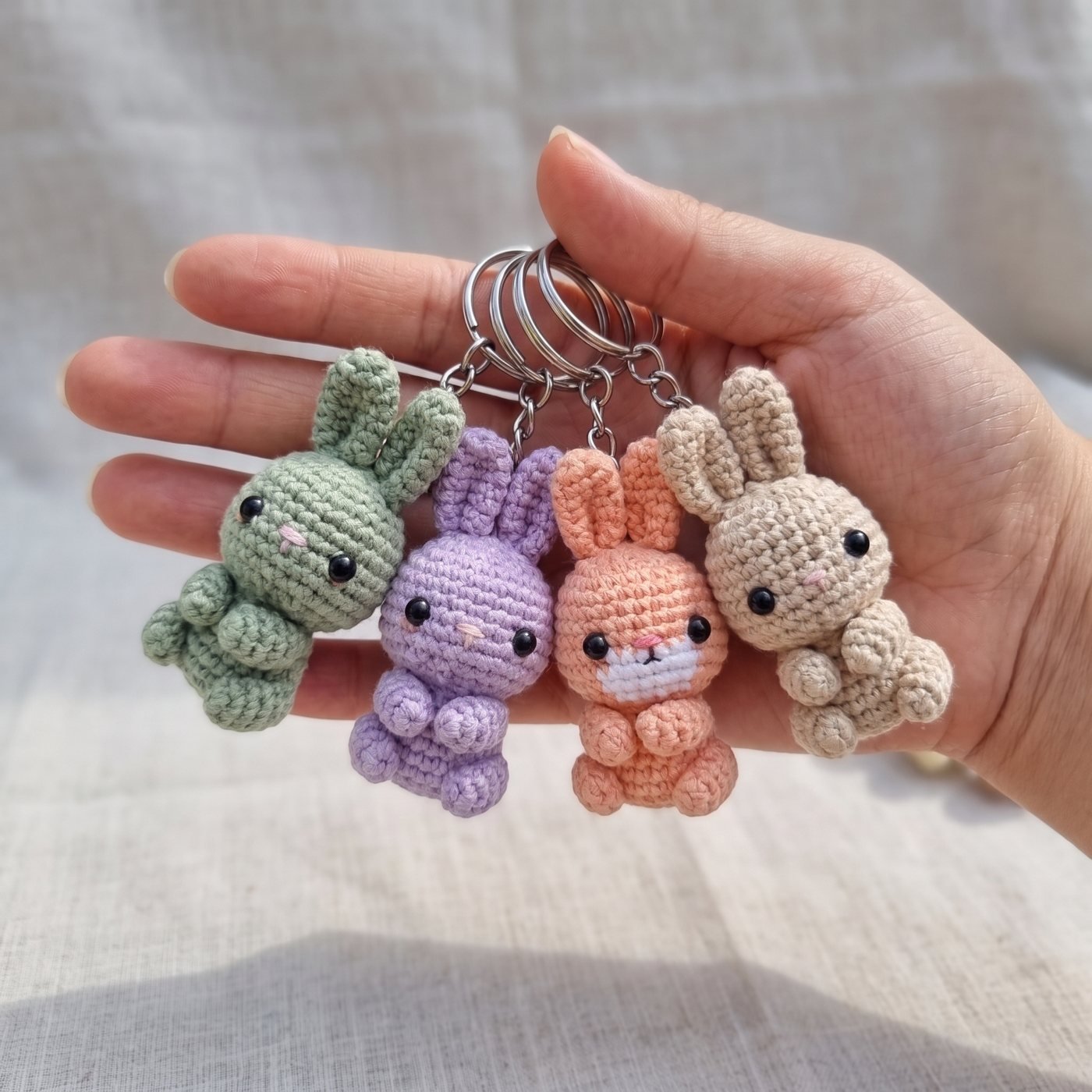 Hase häkeln: Süßer Amigurumi-Schlüsselanhänger (PDF-Anleitung)